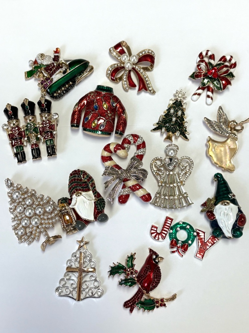 Lot of 15 BROKEN Brooches for Crafting Repurpose Art Christmas 🎄